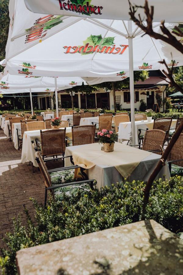 Hotel Zur Alten Muehle Neuenburg  Buitenkant foto